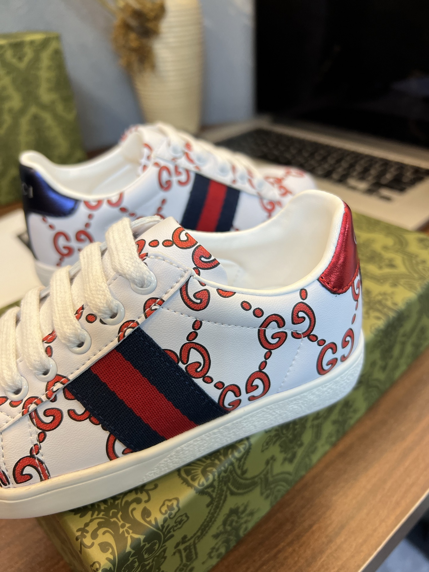 Children's shoes child